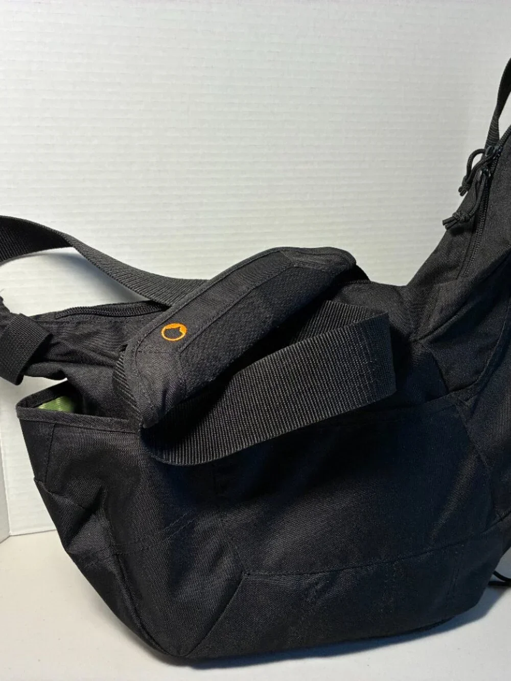Lowepro Passport Sling DSLR Camera Bag Black 1-Shoulder Expandable w/ Inserts